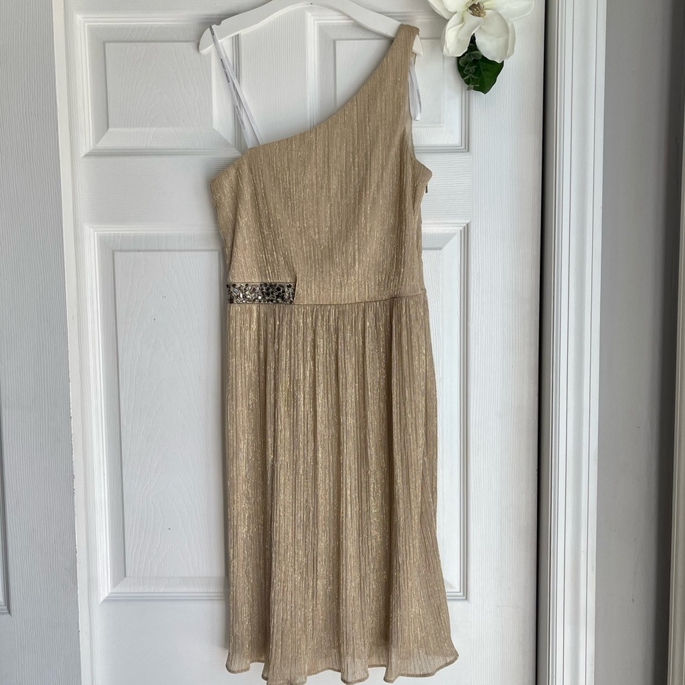 🎉HP🎉 Maggie London Gold Metallic One Shoulder Dress